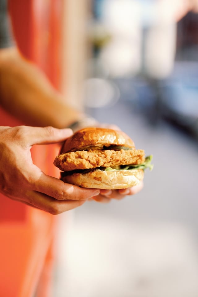 CLASSIC CHICKEN SANDWICH
